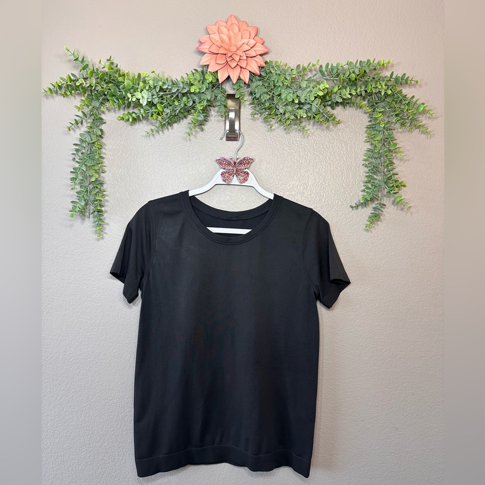 lululemon athletica women’s Black Short Sleeve Tee